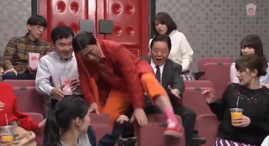 日本恋爱综艺：泳池吻还需要文明礼仪