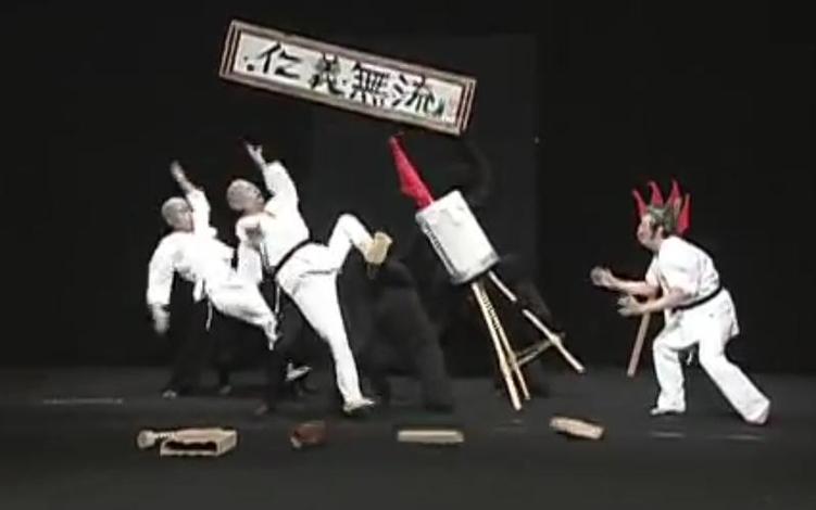 《超级变变变》多人表演大比拼，想象力与幽默并存